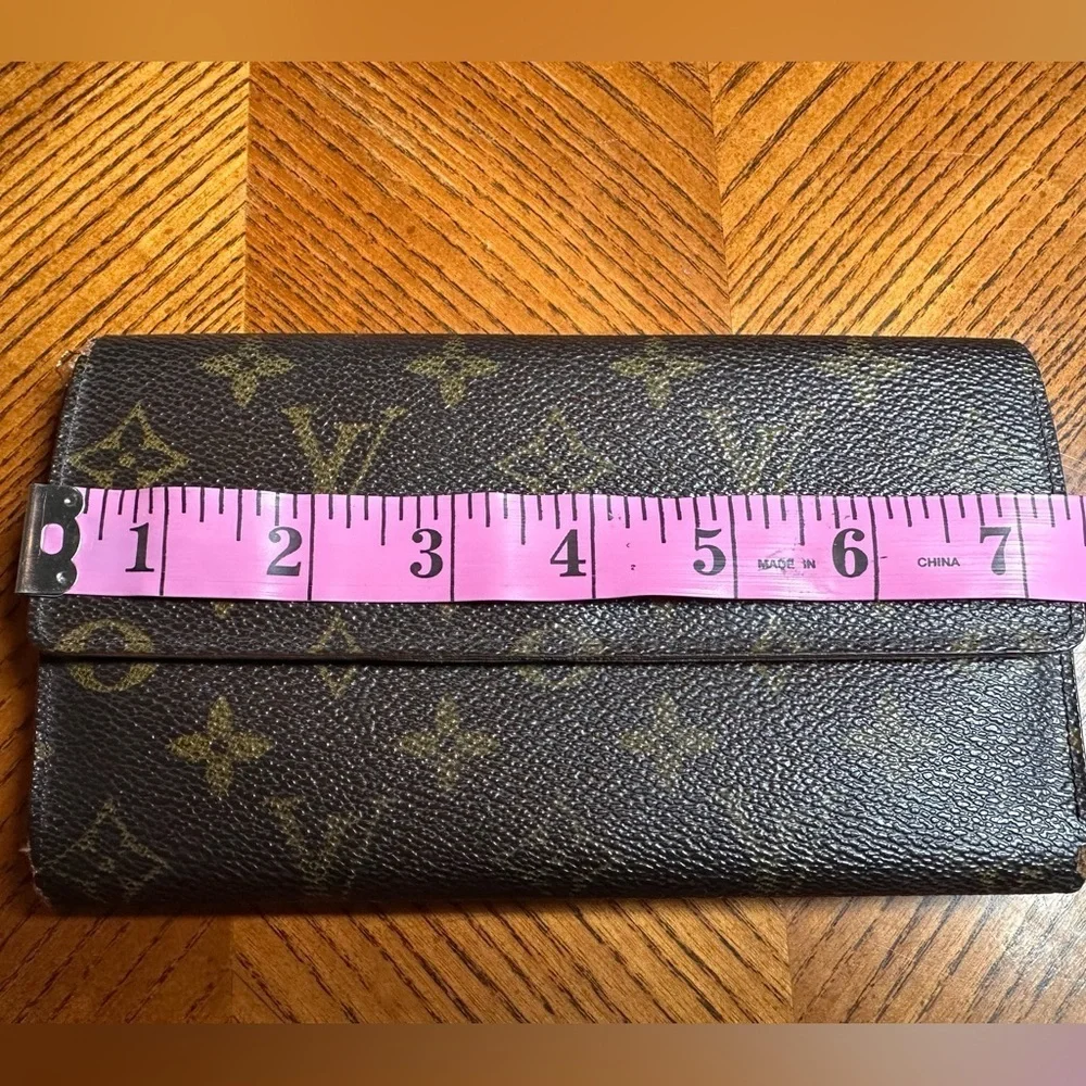 AUTHENTIC LOUIS VUITTON MONOGRAM SARAH WALLET MI0955